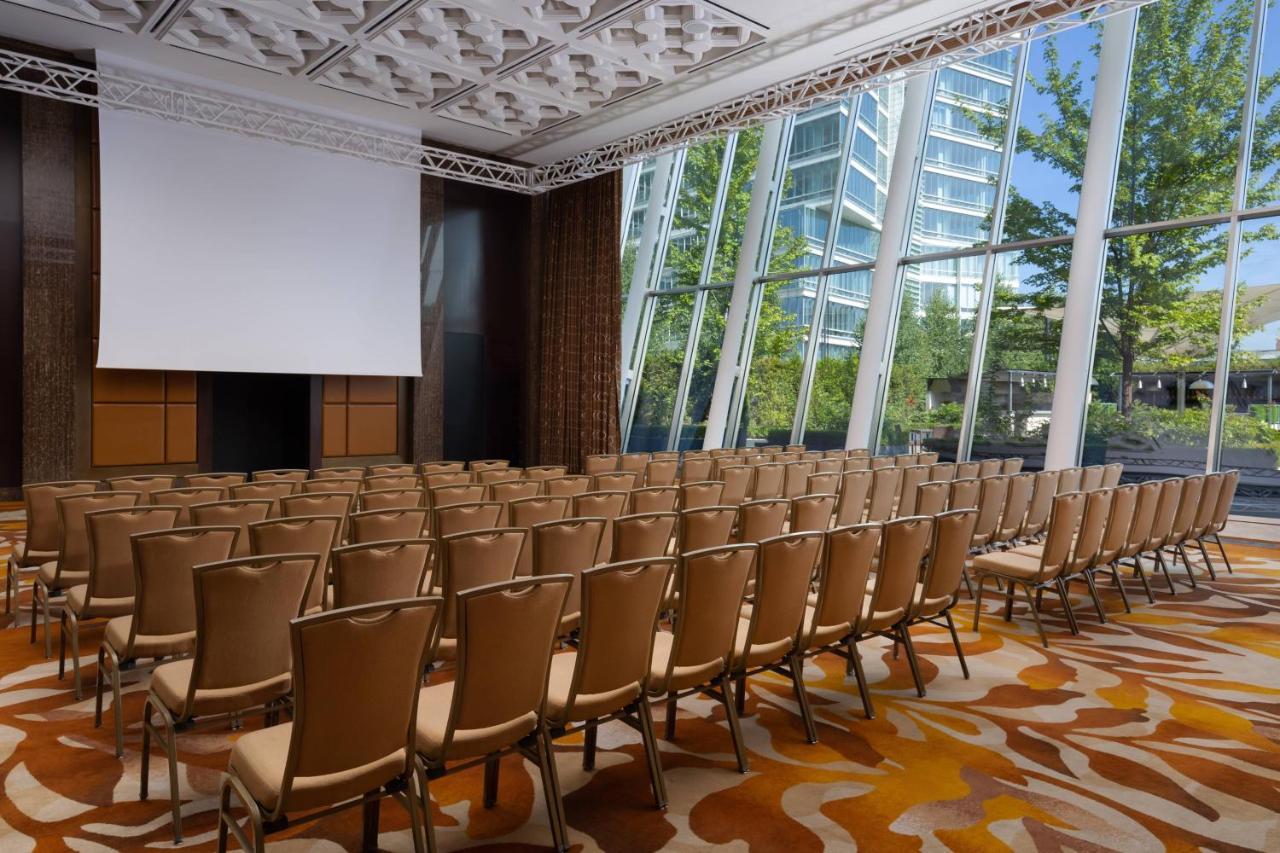 Hotel The Ritz-Carlton, Almaty Exterior foto