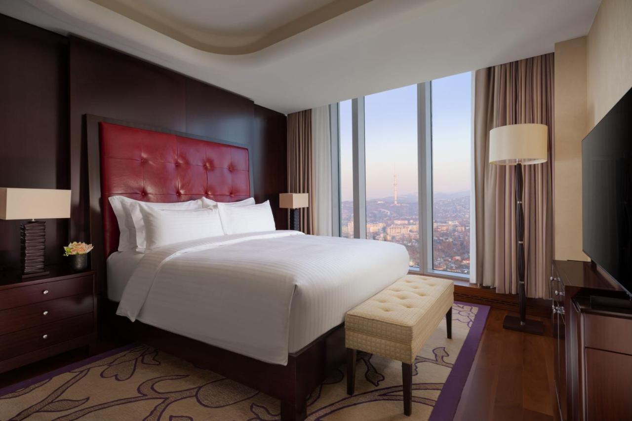 Hotel The Ritz-Carlton, Almaty Exterior foto