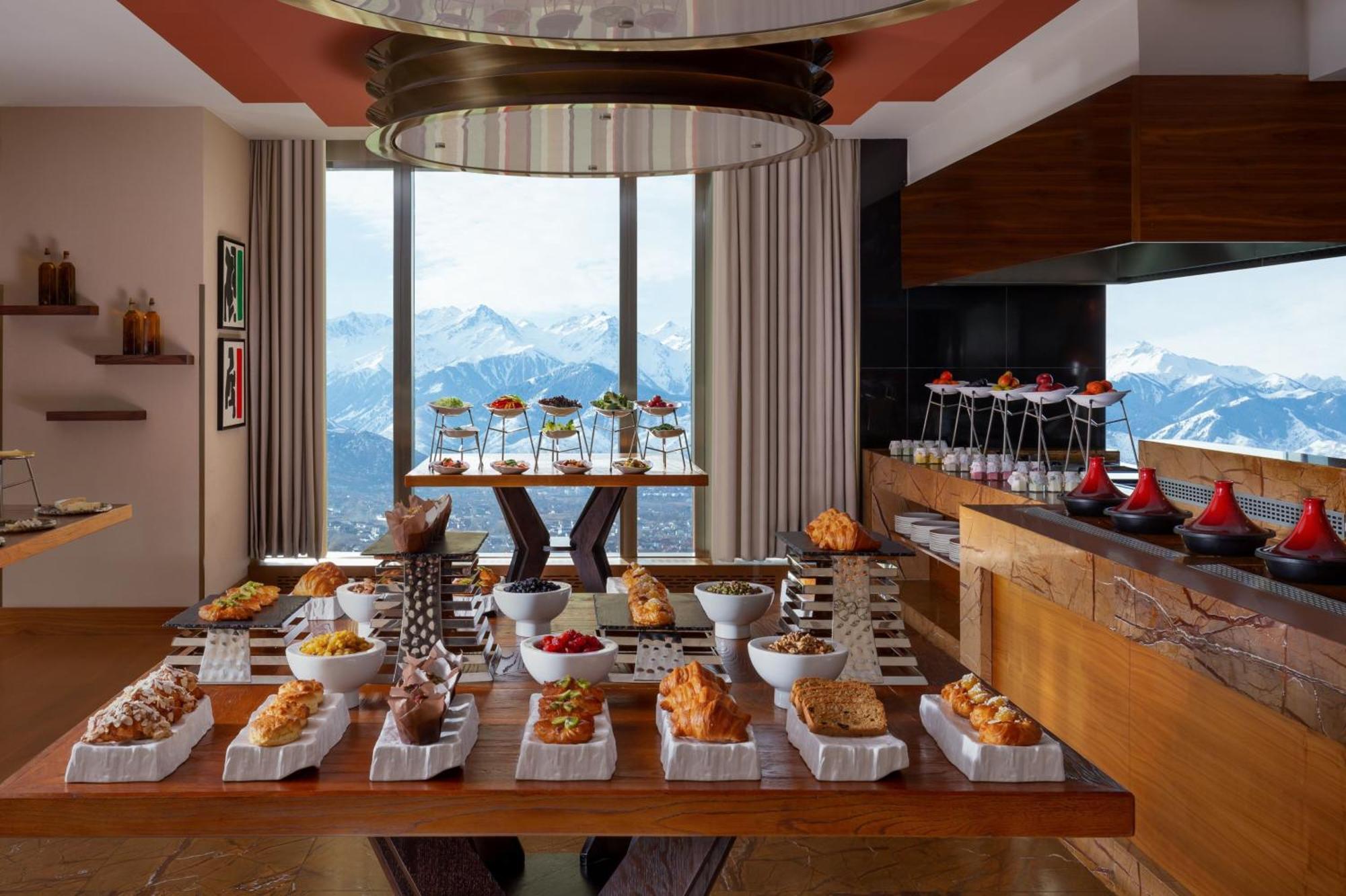 Hotel The Ritz-Carlton, Almaty Exterior foto